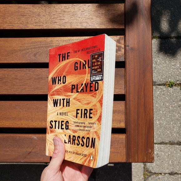 Book | The Girl Who Played With Fire - Picture 2 of 4